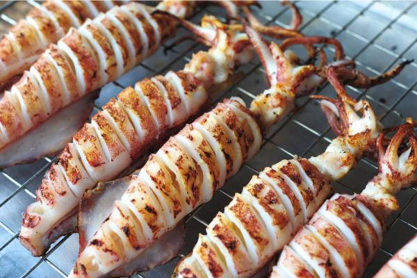 ¿Pueden los perros comer calamares?  - ¿Cómo dar calamares a los perros?