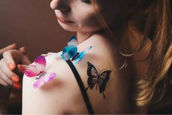 Tatuaje de mariposa de mujer